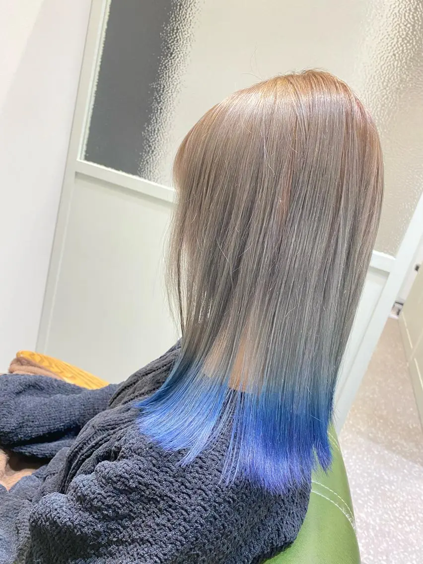ロング カラー ヘアアレンジ ブルーカラー グレージュ ミルクティーグレージュ カット ヘアカラー トリートメント 派手髪系🦄美容師 chikaのヘアスタイル