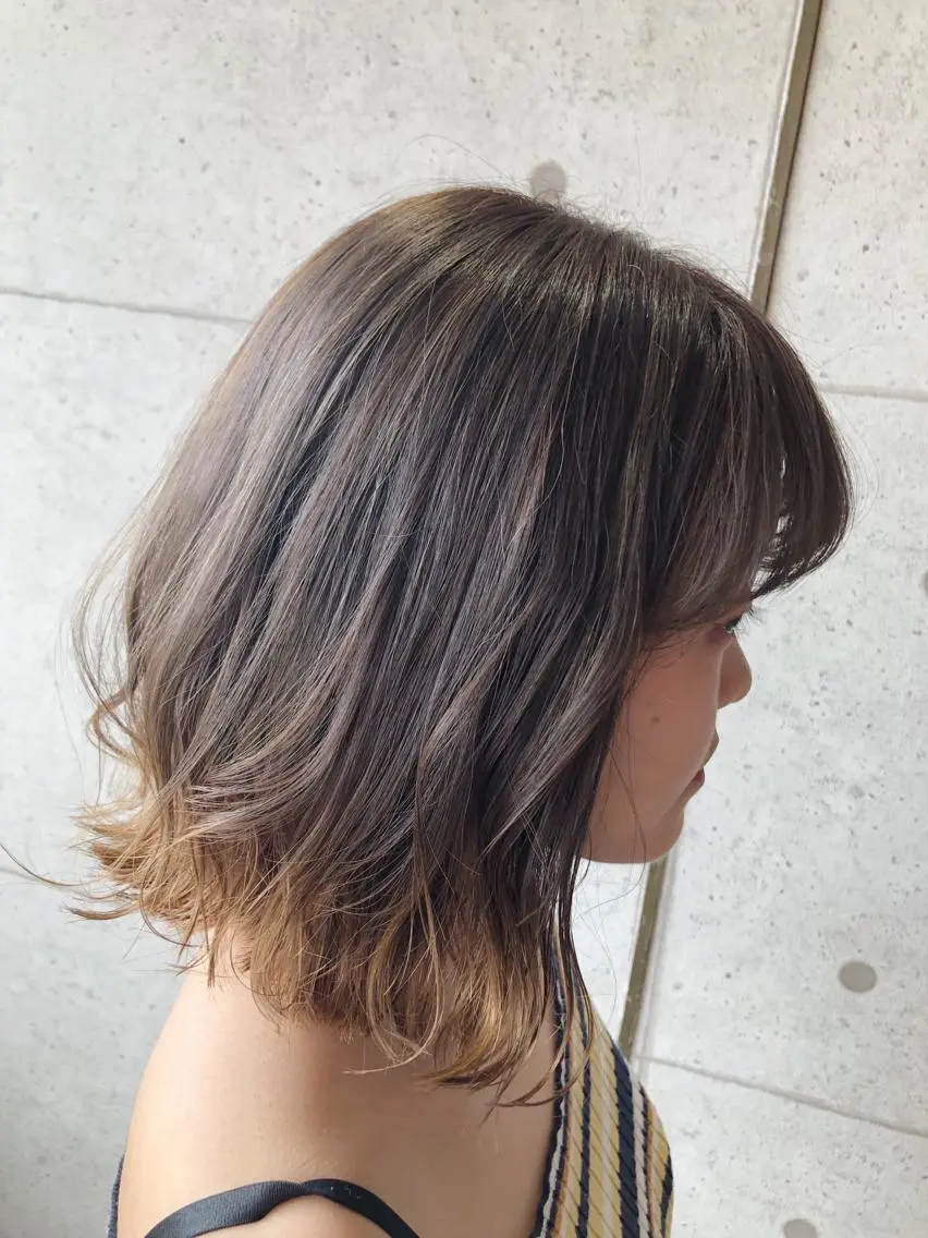 ミディアム カラー ベージュカラー グラデーションカラー イルミナカラー 外ハネヘア 福森 みずきのヘアスタイル