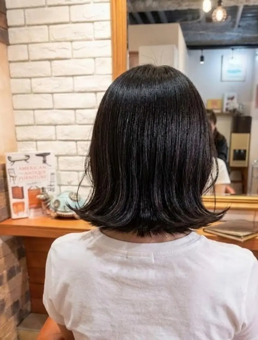 ミディアム カラー 黒髪 ボブ 外ハネヘア カット ヘアカラー トリートメント ヘッドスパ flencia 丸 和博|カットのヘアスタイル