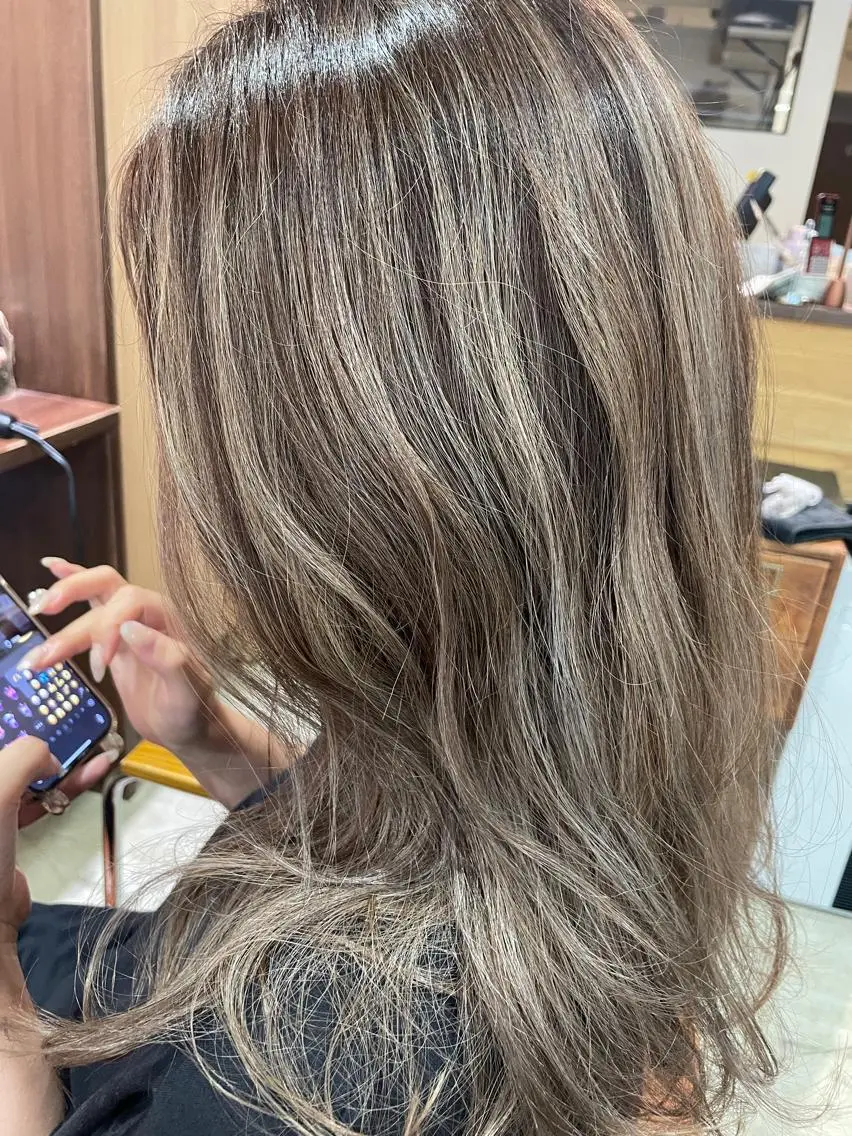 ロング ハイライト カット ヘアカラー トリートメント ayane⭐️ボブ・ ショート・パーマのヘアスタイル