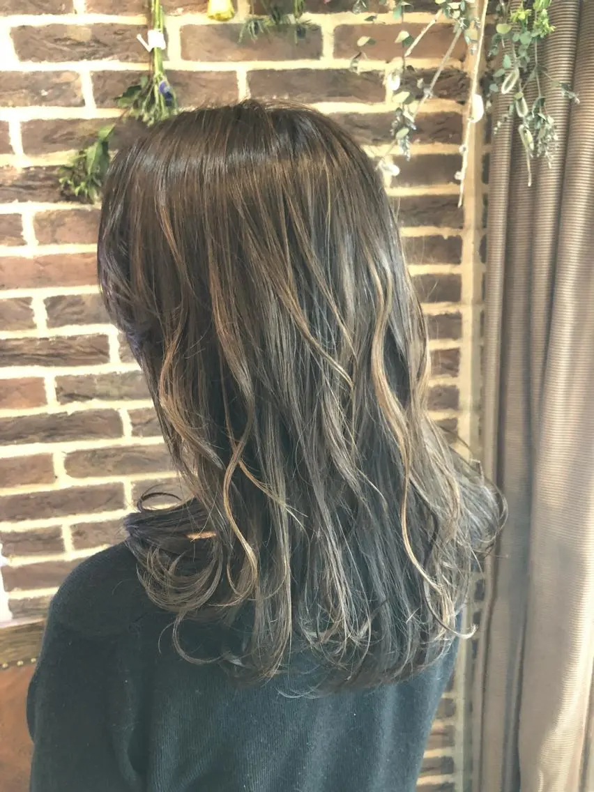 ロング カラー アッシュ ベージュカラー ハイライトカラー 外国人風カラー ハイライト 高橋 隆一のヘアスタイル