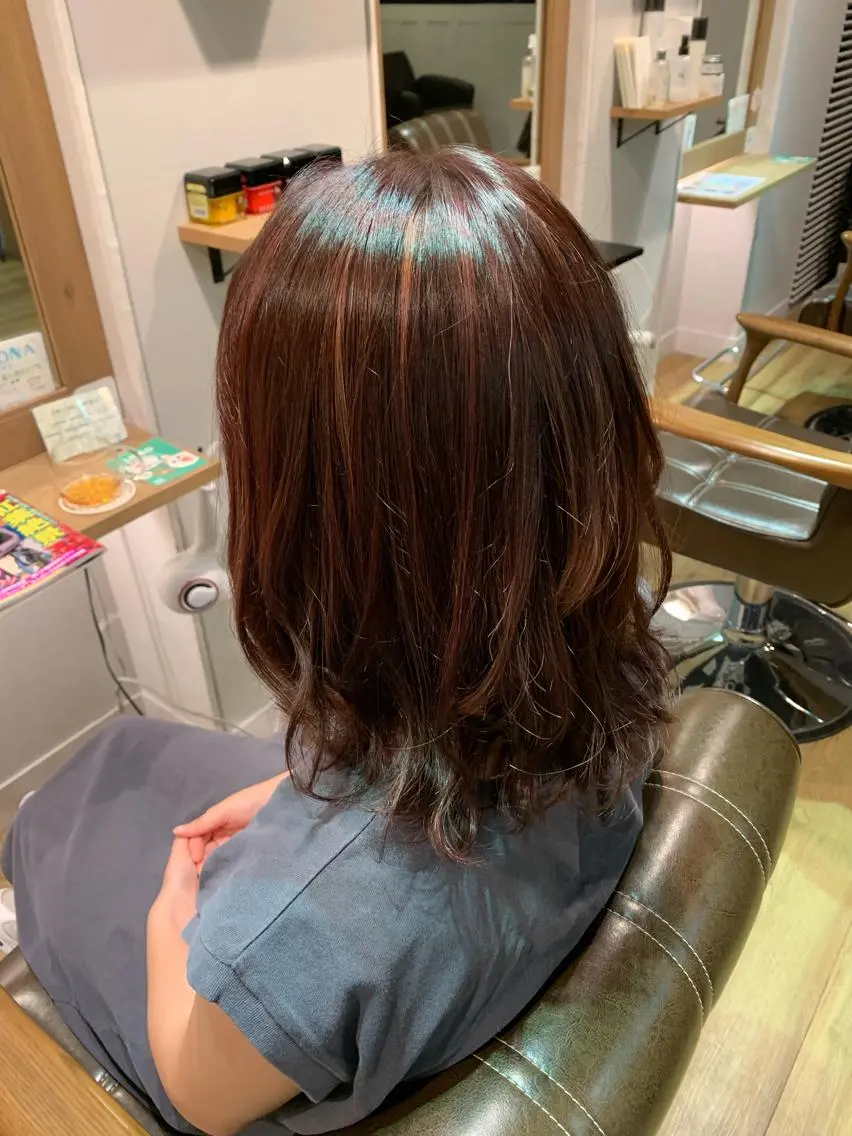 セミロング カラー ハイライトカラー ピンクカラー ハイライト ツキダテ ユイのヘアスタイル