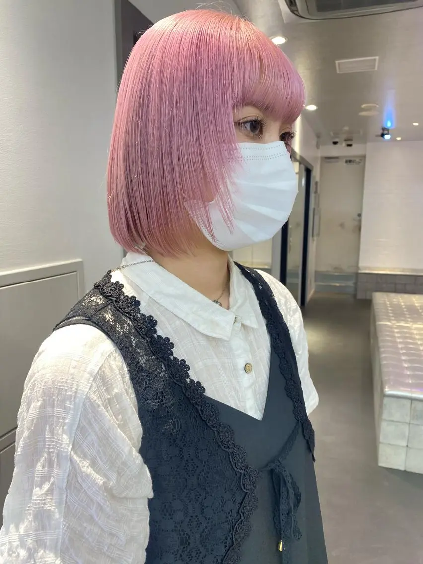 ショート カラー ヘアアレンジ ベージュカラー ピンクカラー ピンクベージュ ホワイトピンク ヘアカラー トリートメント 🎨ハイトーン/ 切りっぱなし みつきのヘアスタイル