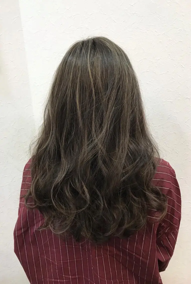 ロング カラー ハイライトカラー ハイライト 色落ちまでキレイに！ ！女性サロンのヘアスタイル