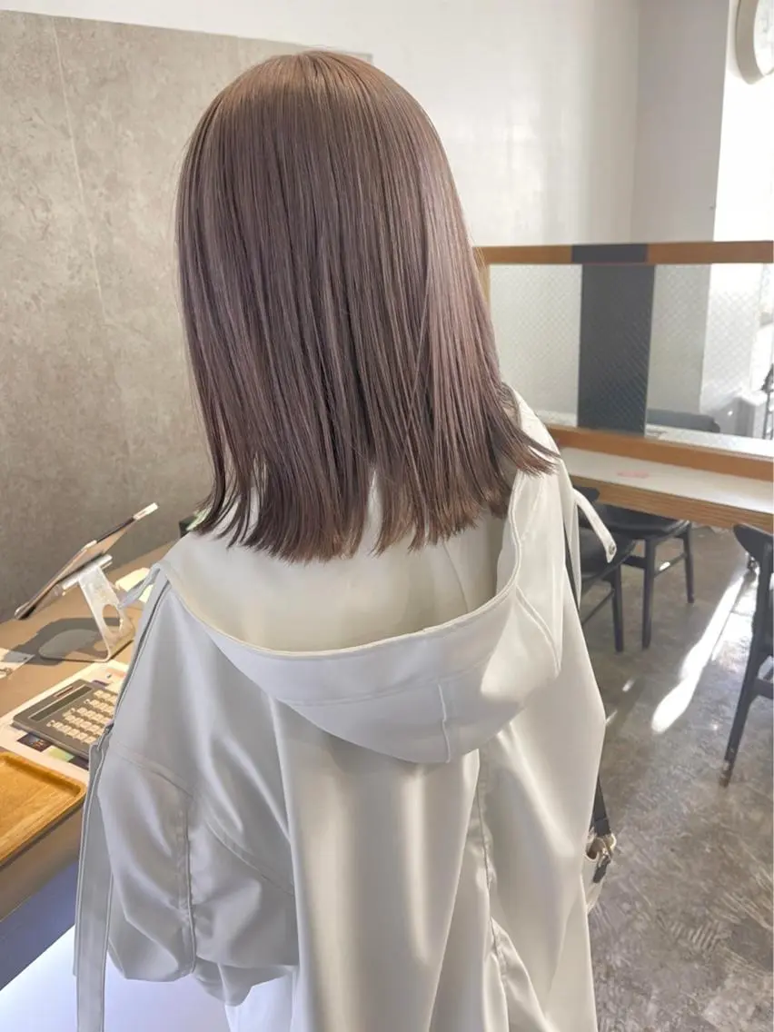 ミディアム カラー ベージュカラー ブリーチ ブロンド ハイトーンカラー ラベンダーカラー ヘアカラー 透明感カラー 大人グレージュ有村のヘアスタイル