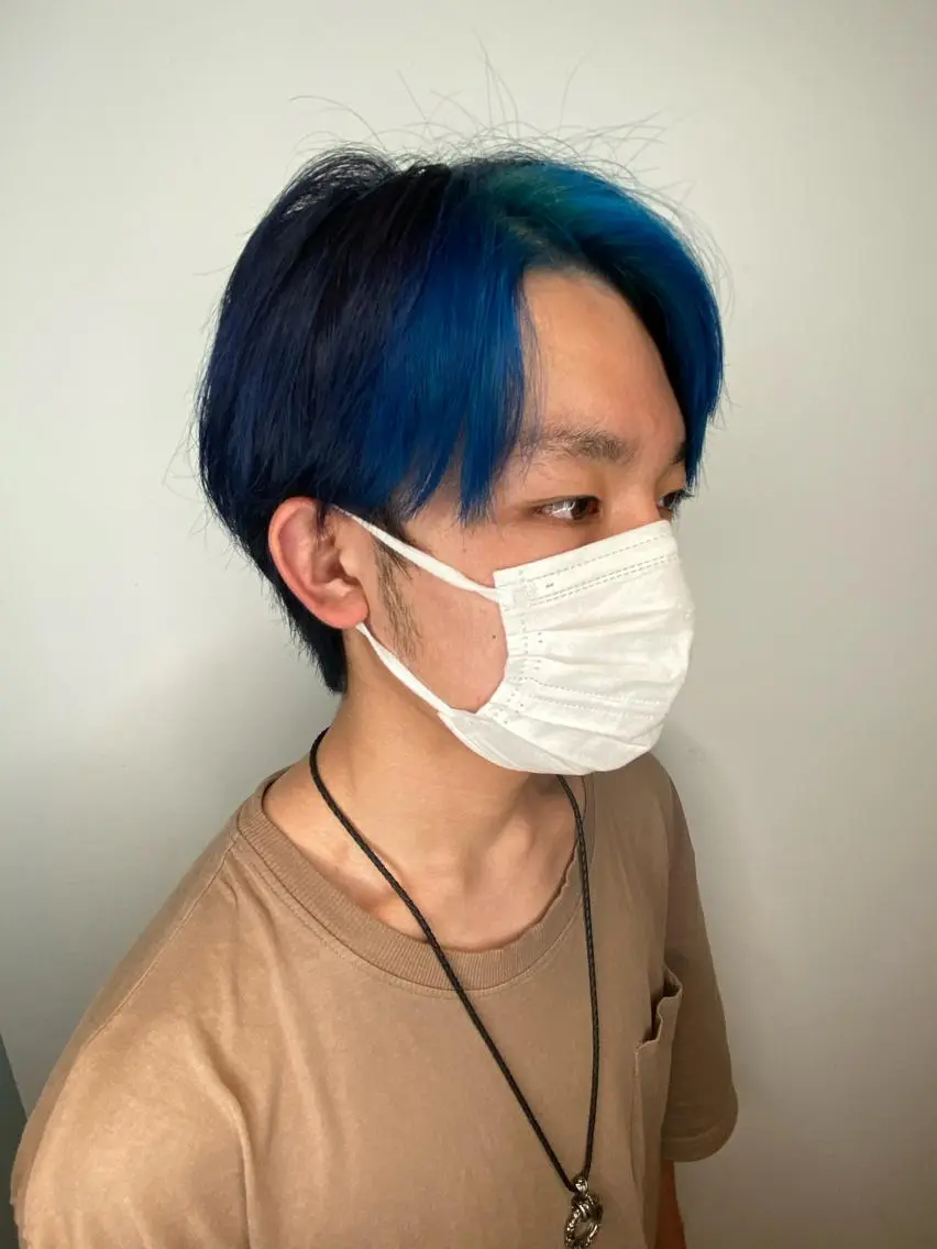 ショート カラー メンズ メンズブリーチ ミストバング ブリーチ ブルーカラー  フェイスフレーミング 原一真/ 外国人ショートヘアのヘアスタイル