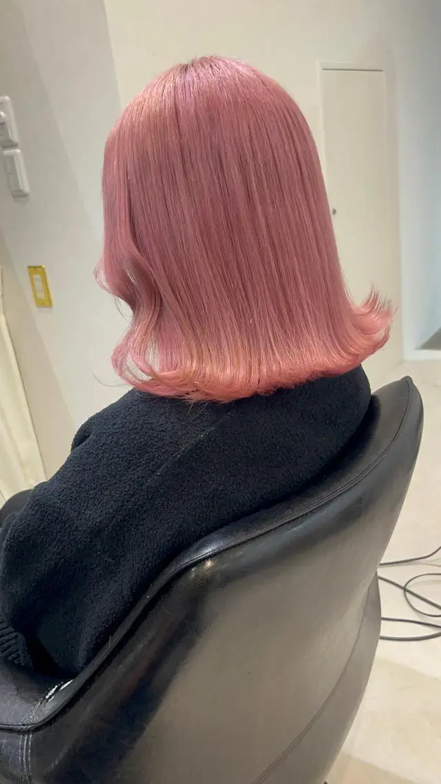 ショート カラー ベージュカラー ブリーチ ピンクカラー ピンクベージュ 大阪梅田 目片 素楽のヘアスタイル