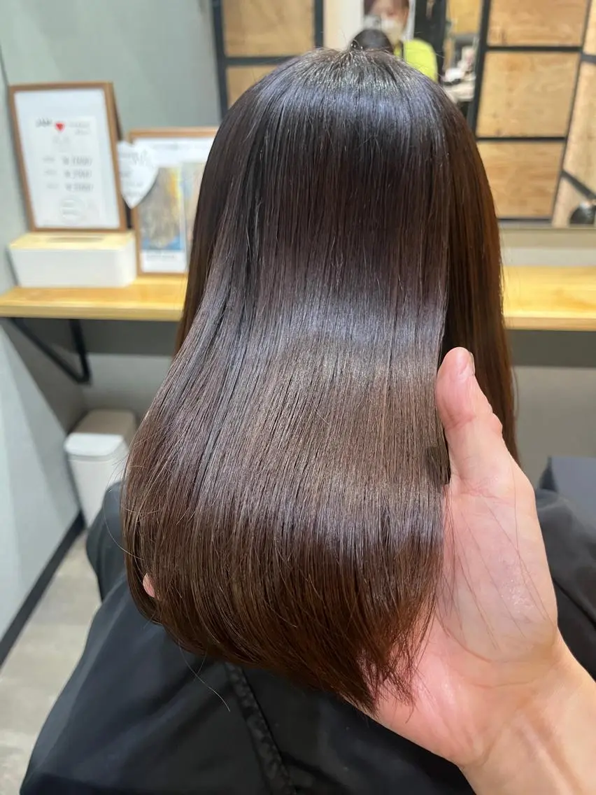 セミロング カラー パーマ ヘアアレンジ メンズ キッズ ネイル マツエク・マツパ アイブロウ メンズブリーチ メンズハイライト メンズインナーカラー メンズ韓国風 ブリーチ カット ヘアカラー トリートメント ヘッドスパ 久木原 ゆりのヘアスタイル