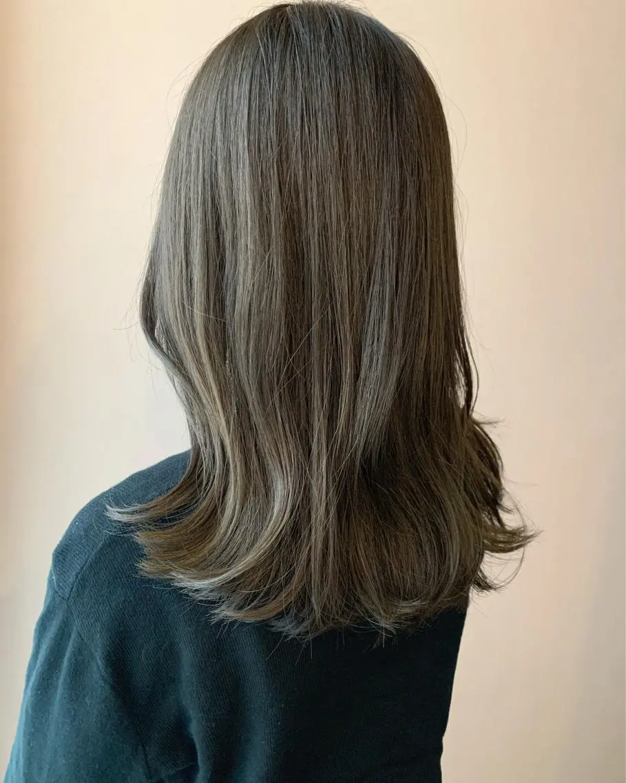 ロング カラー アッシュ アッシュグレー アッシュグレージュ 透明感カラー グレージュ hubhair レイヤー/透明感のヘアスタイル