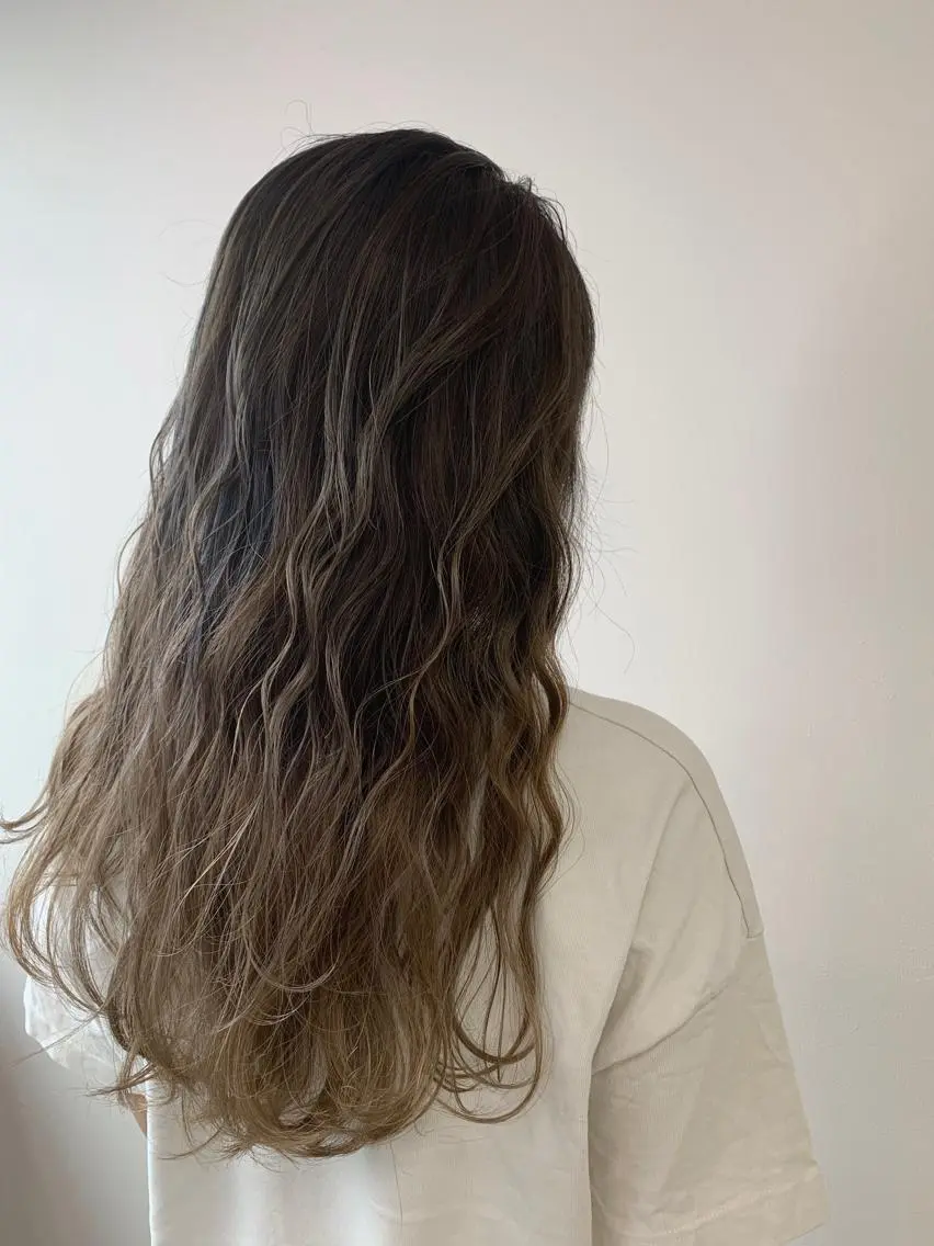 ロング カラー バレイヤージュ ベージュカラー レイヤーカット 髪質改善特化 サロン✨代表HIROのヘアスタイル