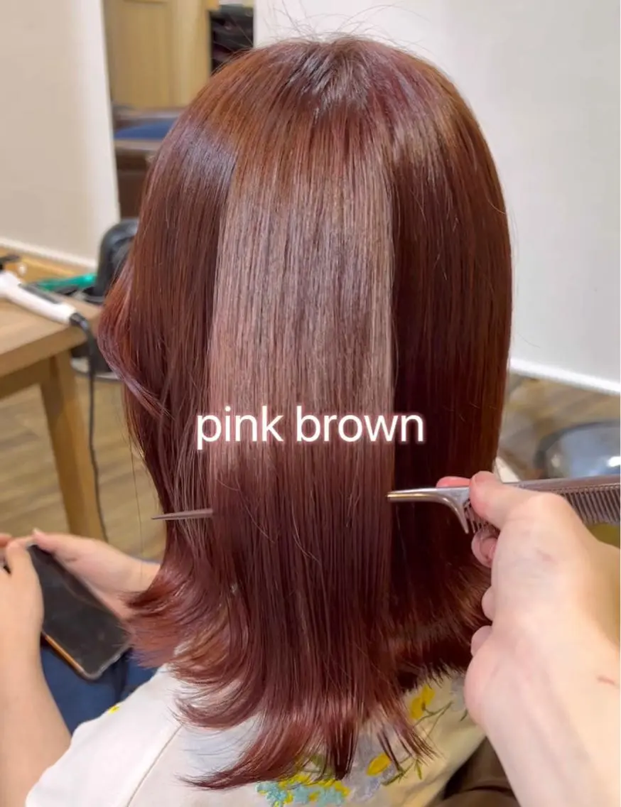 ミディアム ピンクブラウン 染矢 優希のヘアスタイル