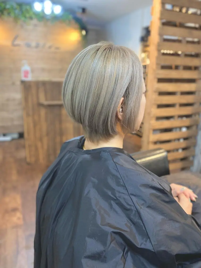 ショート カラー ブリーチ カット ヘアカラー トリートメント Luzir⭐︎ GEN⭐︎のヘアスタイル