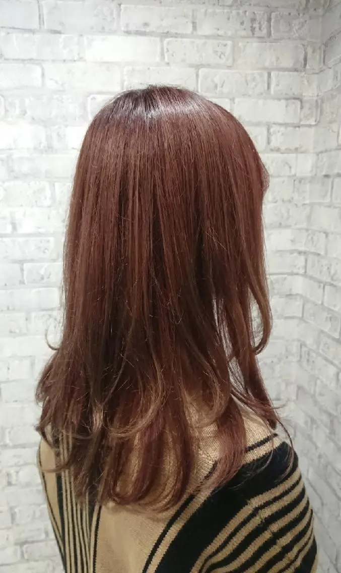 ミディアム カラー ヘアアレンジ アッシュ ピンクカラー ピンクアッシュ ハイレイヤー レイヤーカット ヘアカラー トリートメント 秋山 幸太のヘアスタイル