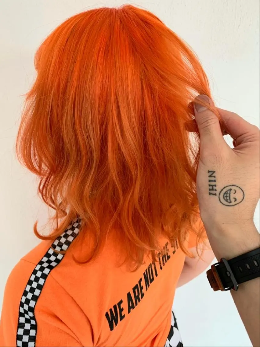 セミロング カラー ヘアアレンジ オレンジ 成瀬 弘光のヘアスタイル