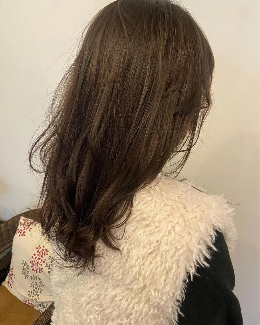 セミロング カラー パーマ ヘアアレンジ メンズ キッズ ネイル マツエク・マツパ アイブロウ マッシュ 刈り上げ メンズウルフカット アッシュ ブラウンカラー 久木原 ゆりのヘアスタイル