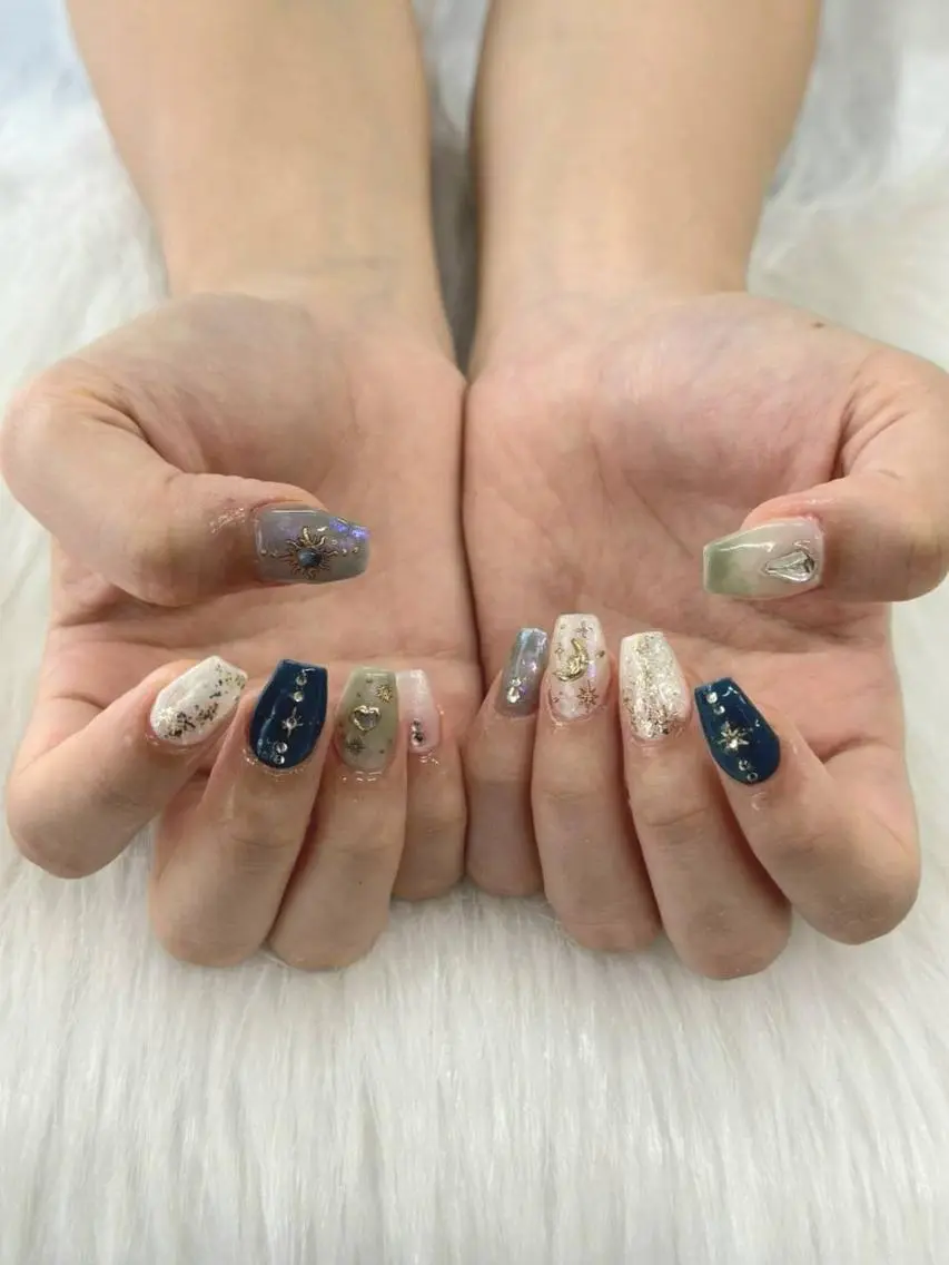 ネイル 韓国ネイル マグネットネイル 持ち込み ハンドネイル lunii 𓂃♡ mihanaのネイルデザイン