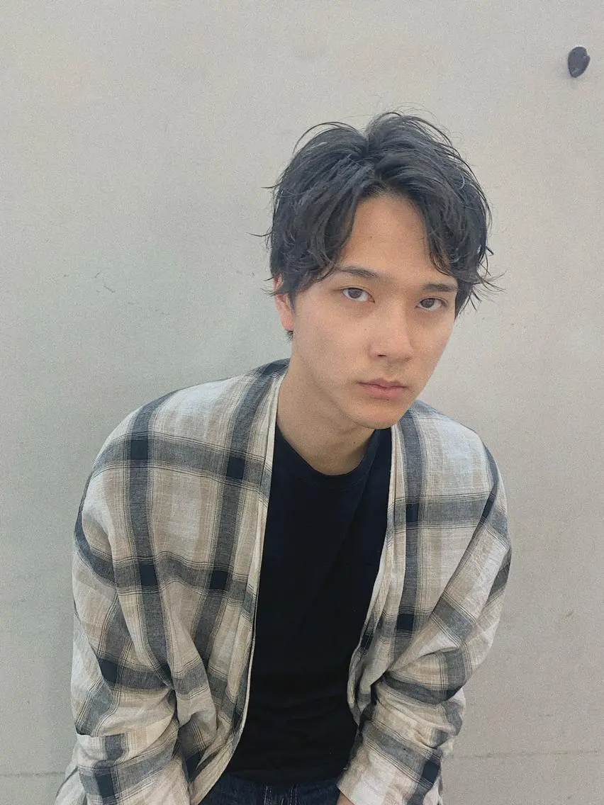 ショート パーマ メンズ センターパート 三矢 ちなつのヘアスタイル