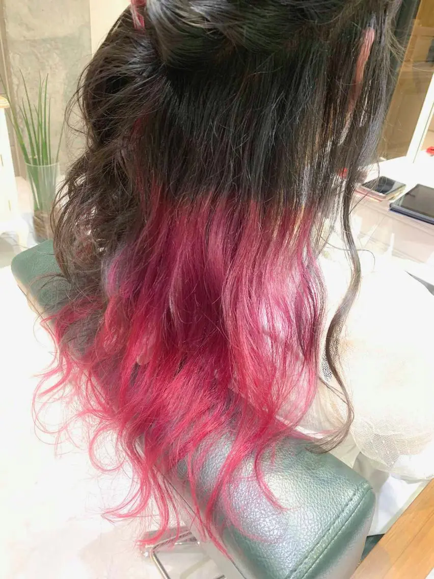 ロング カラー インナーカラー ピンクカラー Days 透明感カラーのヘアスタイル