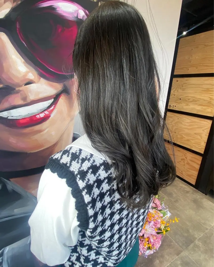 セミロング カラー パーマ ヘアアレンジ キッズ ネイル マツエク・マツパ セミロングパーマ メンズネイル 久木原 ゆりのヘアスタイル