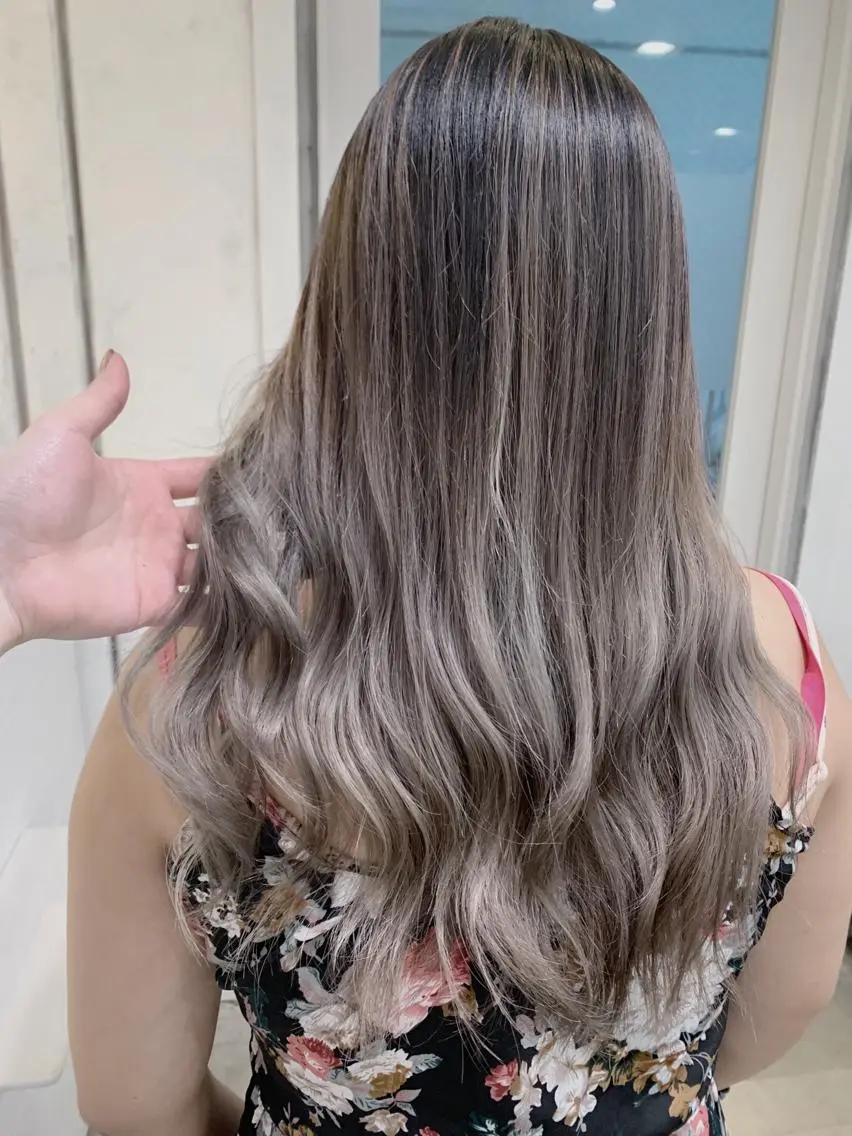 セミロング カラー ヘアアレンジ バレイヤージュ レイヤーカット ヘアカラー トリートメント 縮毛矯正 髪質改善寺坂雄飛💐のヘアスタイル