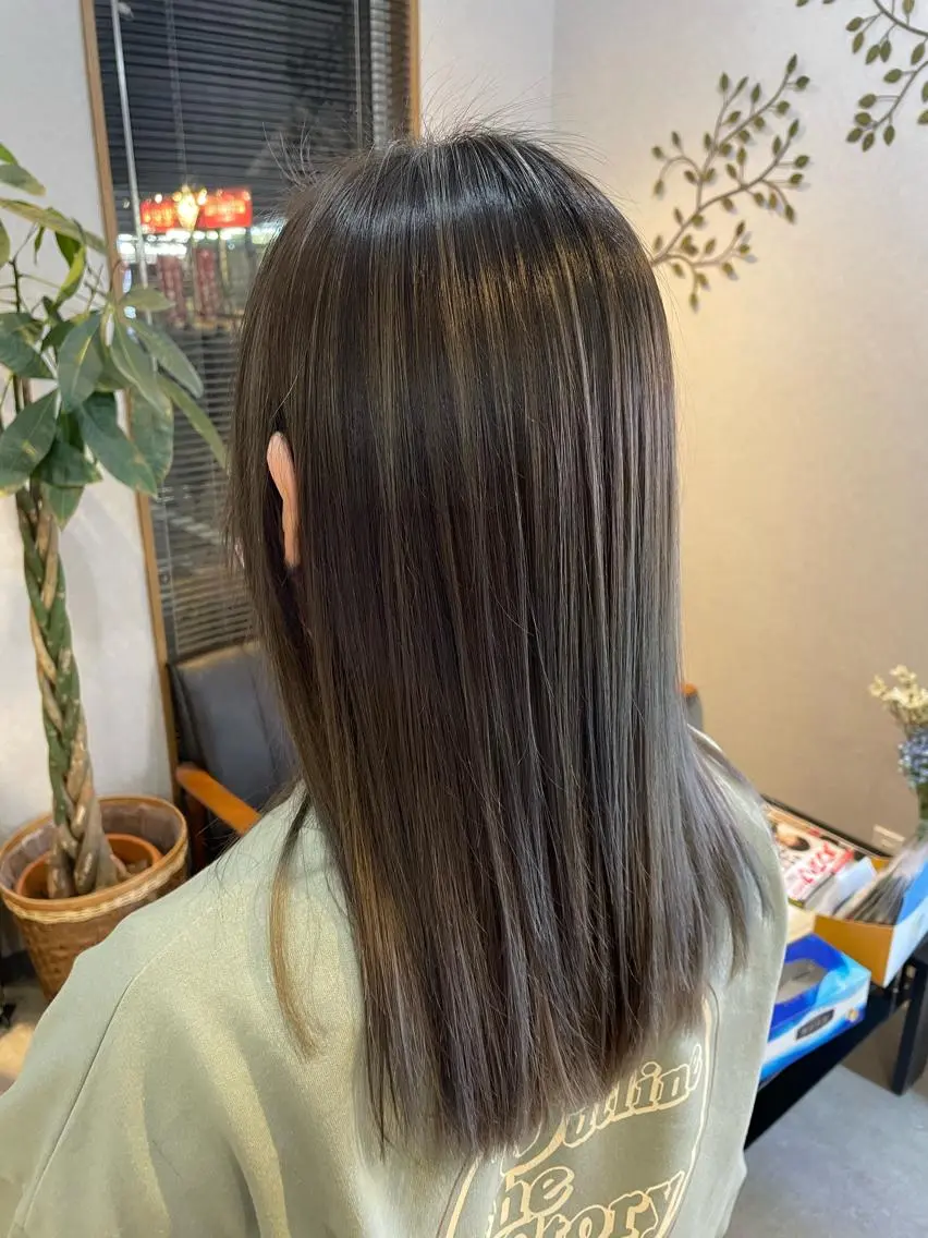 セミロング カラー カット 縮毛矯正 トリートメント 山本 貴弘のヘアスタイル