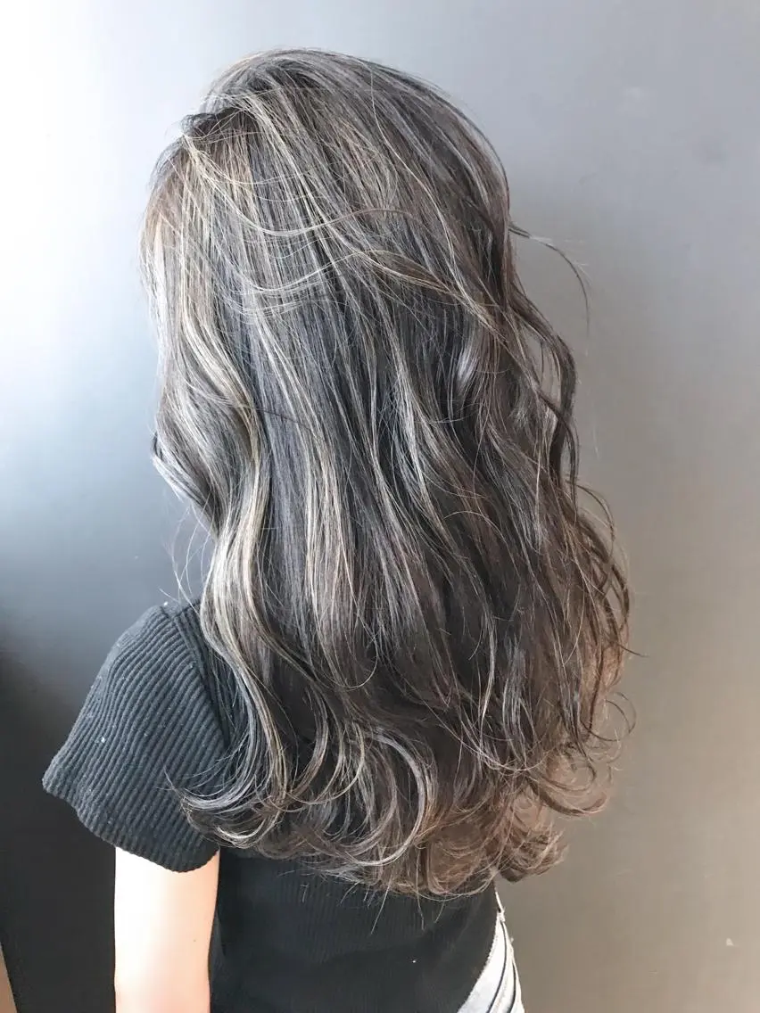 ロング カラー アディクシーカラー ハイライトカラー ハイライト カット ヘアカラー BOX mico.のヘアスタイル