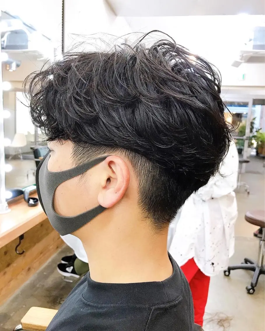 ショート パーマ メンズ メンズパーマ 刈り上げ ショートヘア カット ヘアカラー パーマ 縮毛矯正 トリートメント メンズパーマ タカキリョウのヘアスタイル