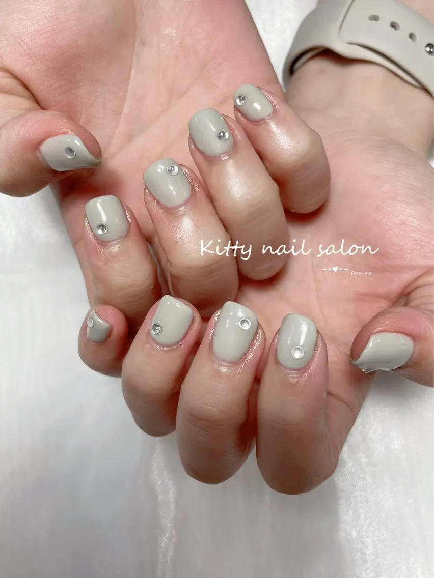 ネイル ストーンネイル kitty nail salonのネイルデザイン
