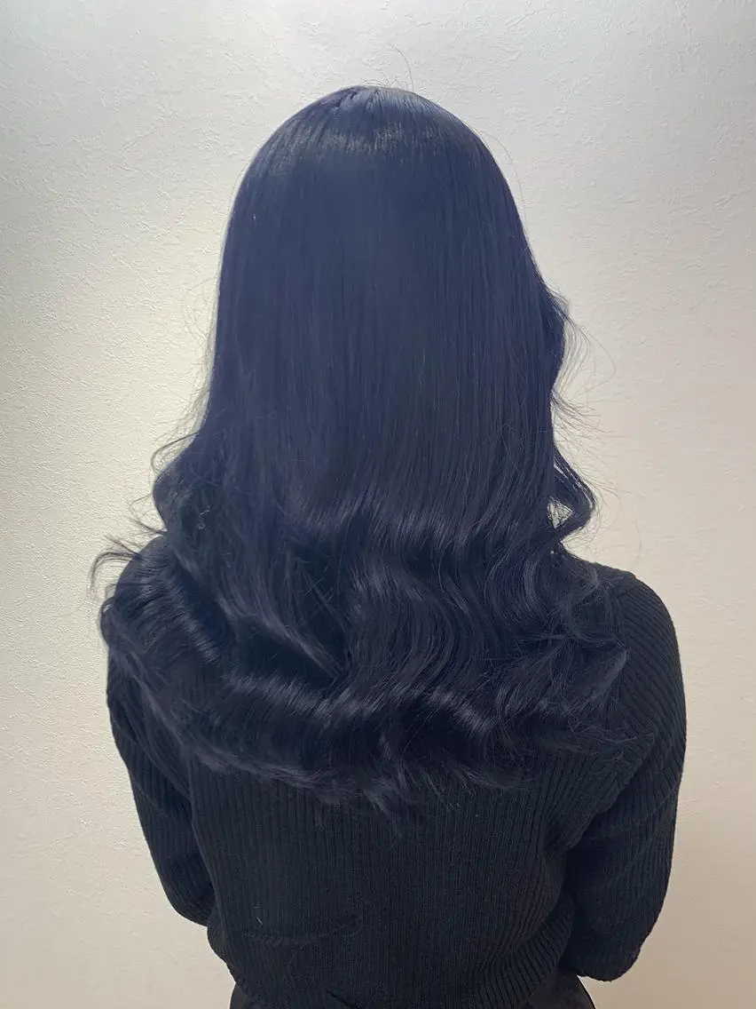 ミディアム カラー ブリーチ ケアブリーチ ネイビーカラー 遠藤沙也加 /レイヤーカットのヘアスタイル