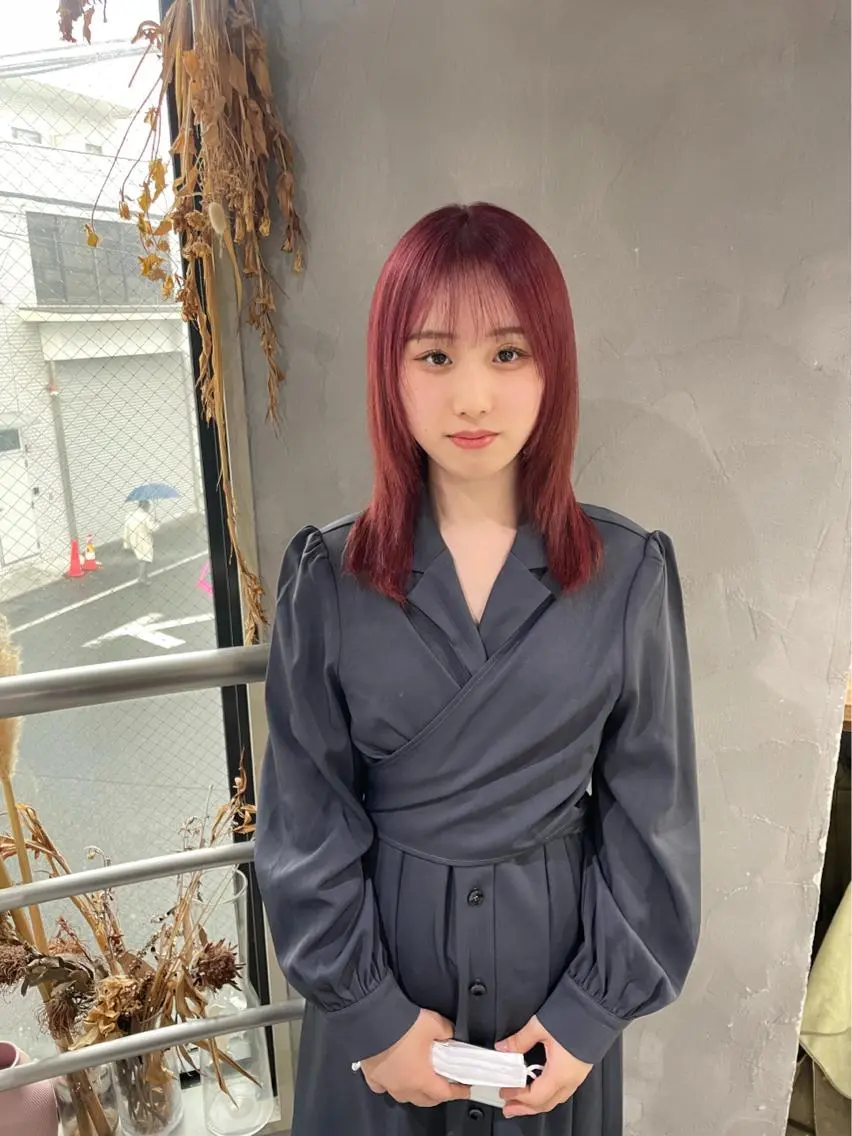 ミディアム カラー ブリーチ カシス ピンクカラー レイヤーカット ウルフカット ウルフ レイヤー パーマ🪐MANAのヘアスタイル