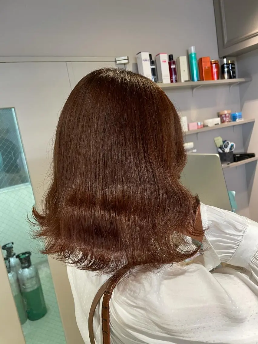 セミロング カラー 抜け感レイヤー︴ ニュアンスカラーのヘアスタイル