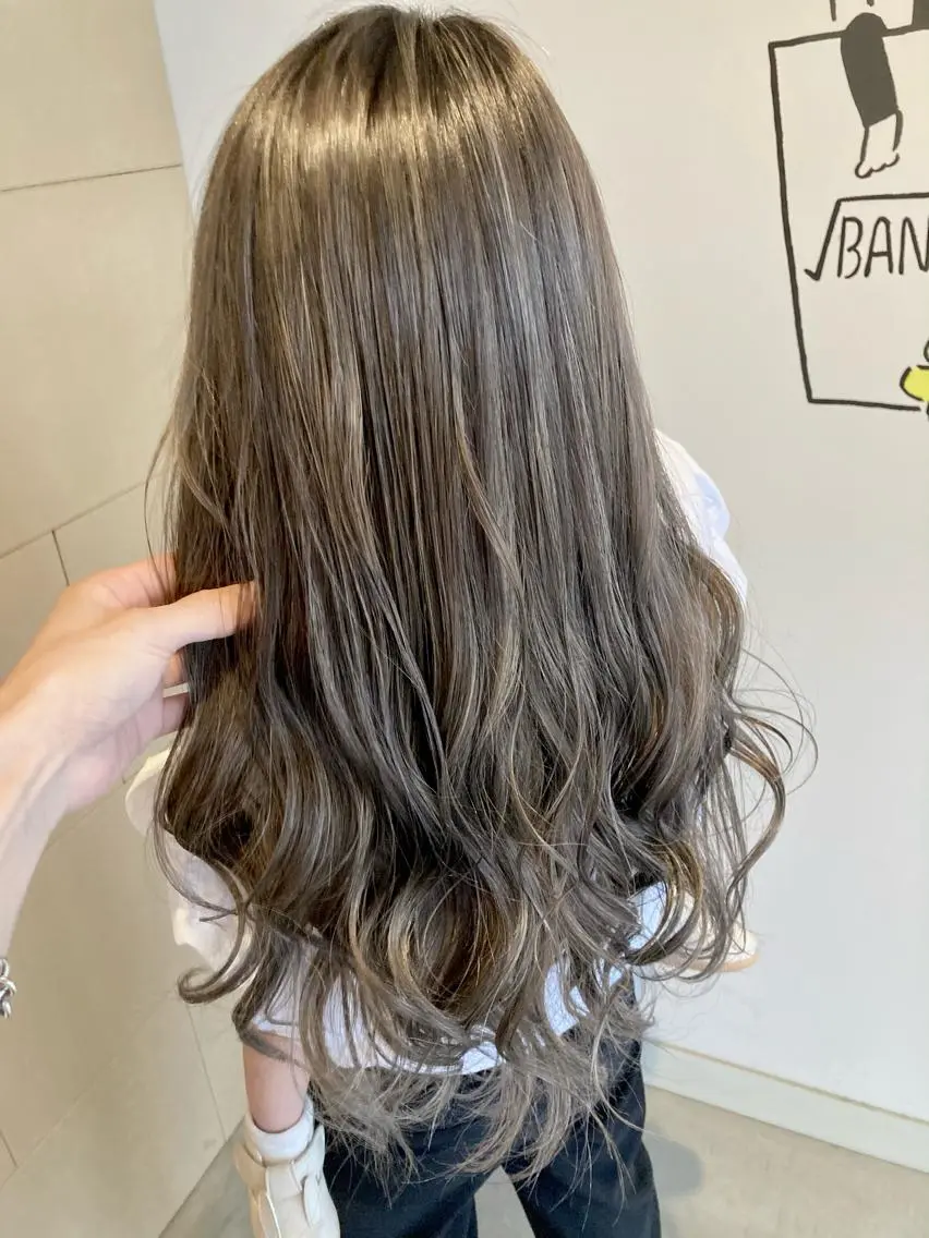 ロング ハイライト タカツド ユウキのヘアスタイル