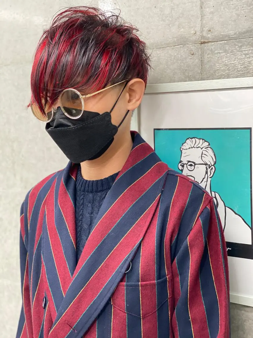 ショート メンズ メンズバレイヤージュ センターパート メンズハイライト メンズインナーカラー マッシュ 原宿アンリ 山下卓也のヘアスタイル