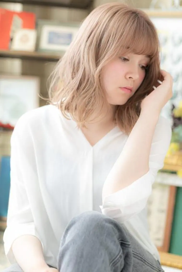 ミディアム カラー ボブ くせ毛 斜めバング 伸ばしかけ 小顔カット カット ヘアカラー トリートメント ヘッドスパ 🍀鶴貝 幸哉🍀のヘアスタイル