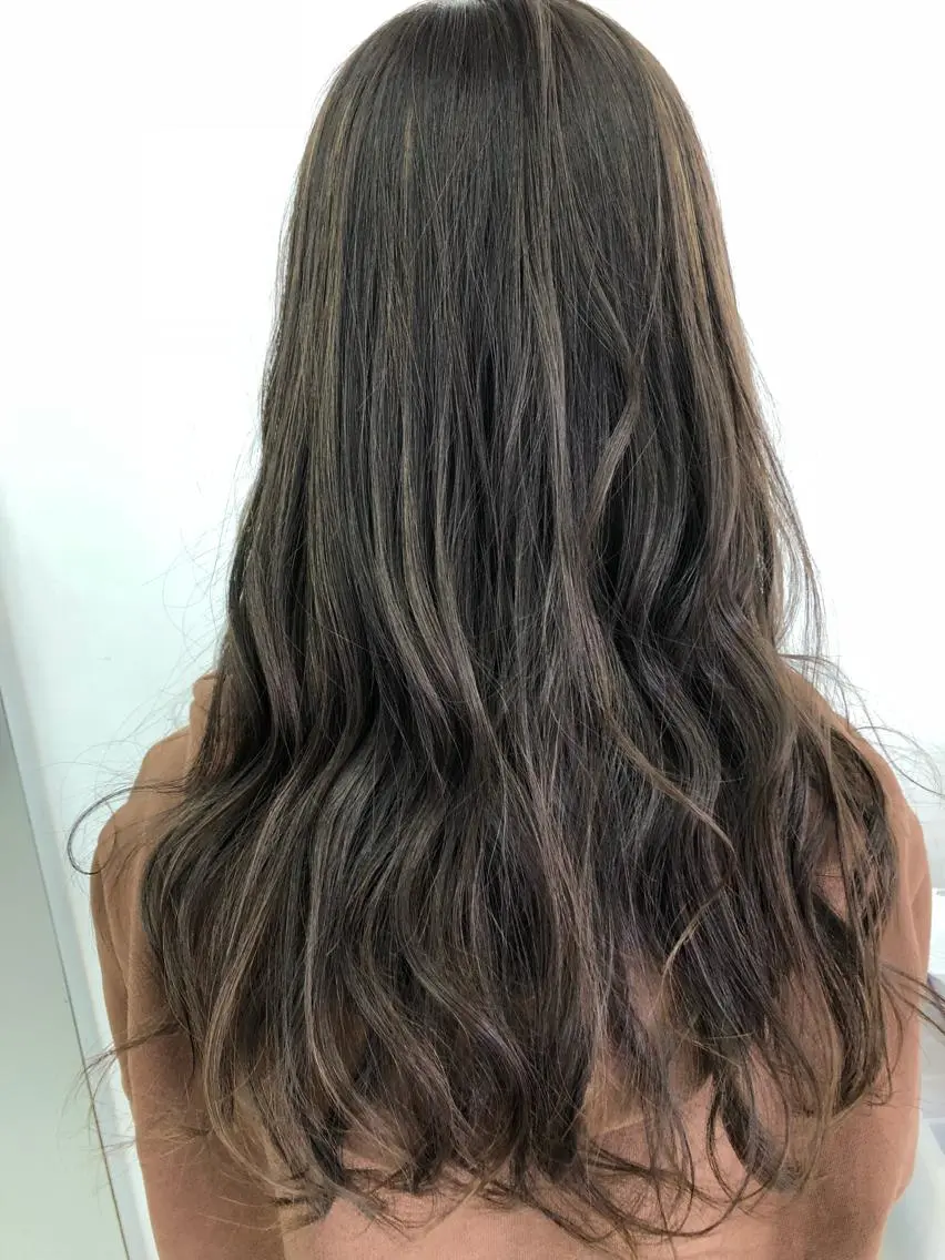 ロング カラー 透明感カラー ハイライトカラー ハイライト 岩崎 裕司のヘアスタイル