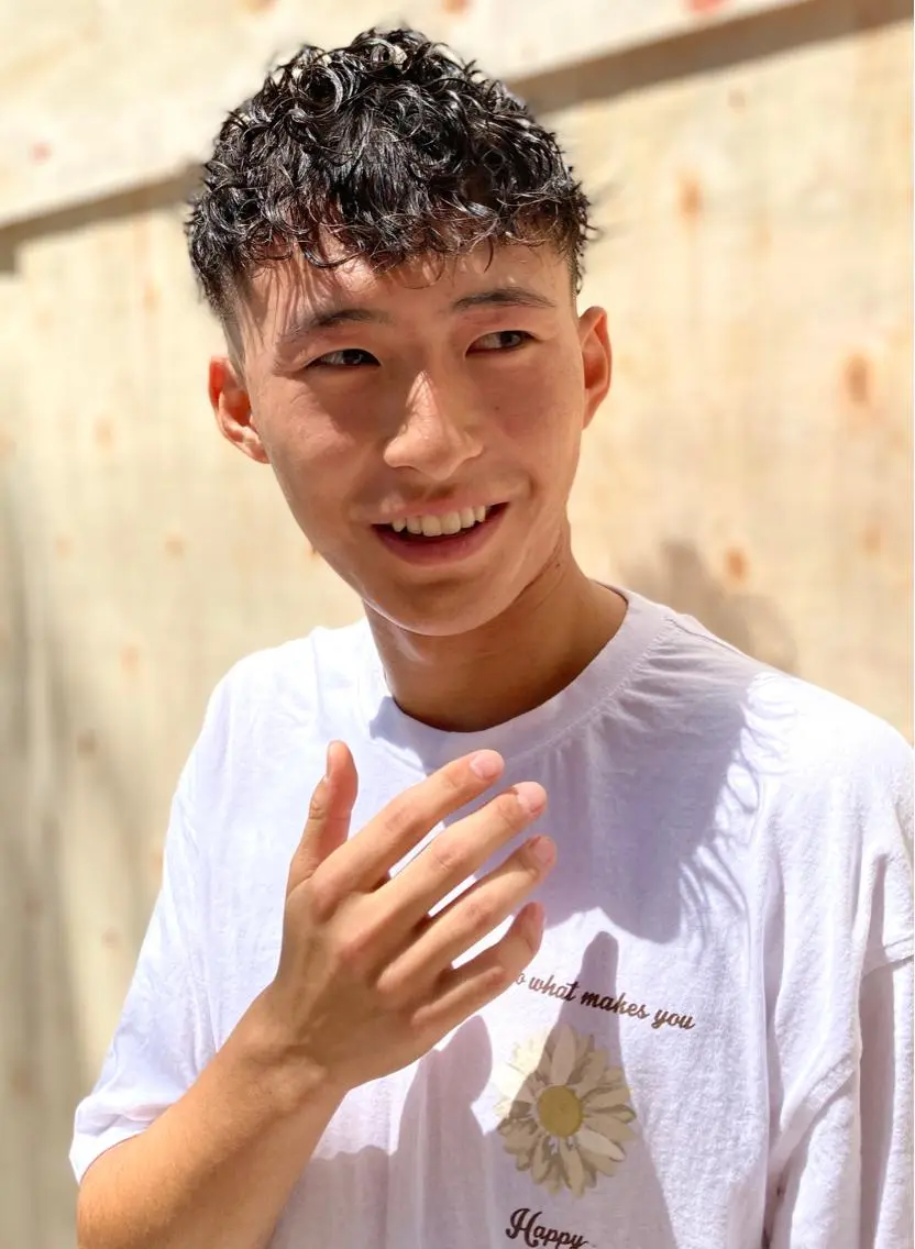 パーマ メンズ スペインカール 諌山 佳旦のヘアスタイル