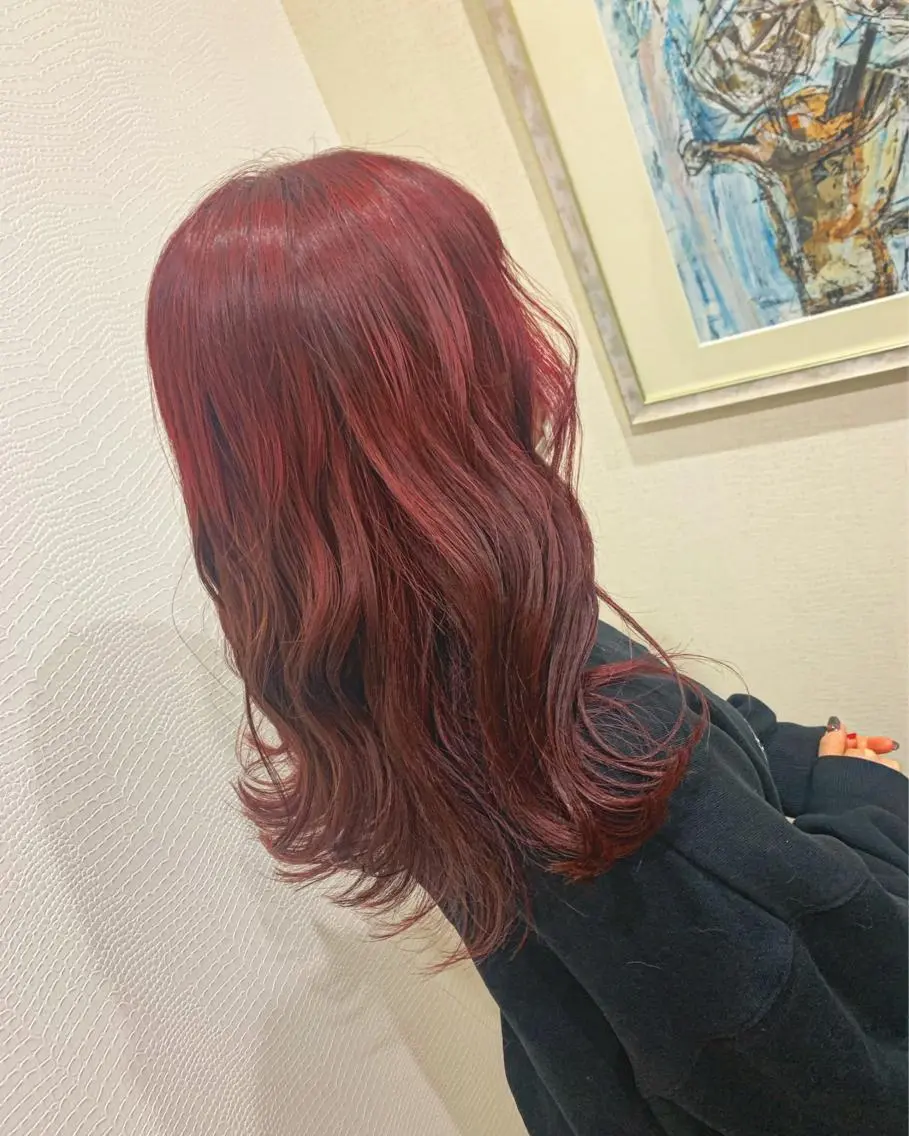 ロング カラー ブリーチ レッドカラー ヘアカラー トリートメント 井上 花音のヘアスタイル