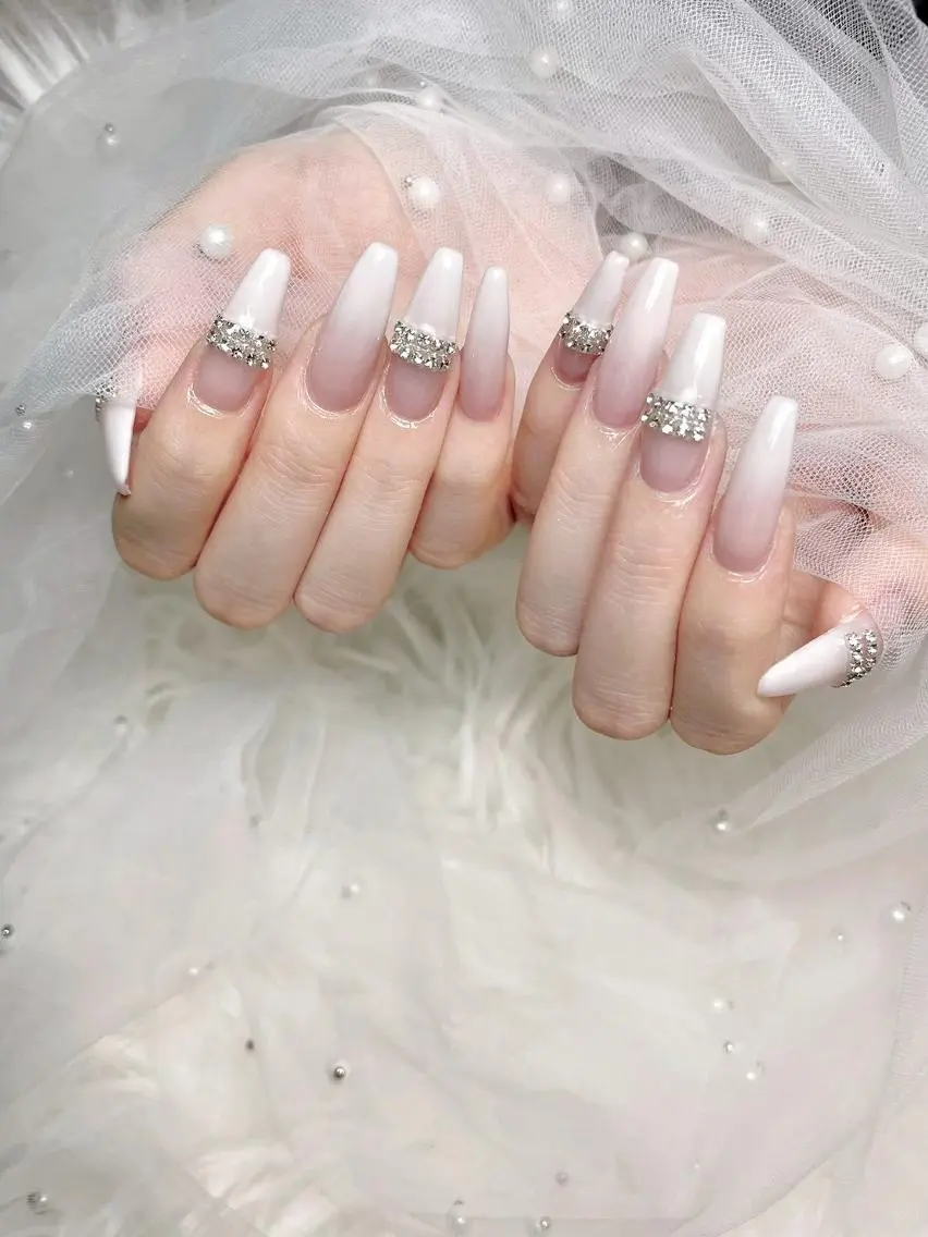 ネイル PEEKABOO 旧:momo京橋のネイルデザイン