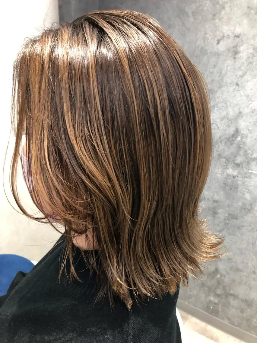 ミディアム カラー 切りっぱなしボブ ハイライトカラー ボブ ハイライト Noyヨシモト ヒロトのヘアスタイル