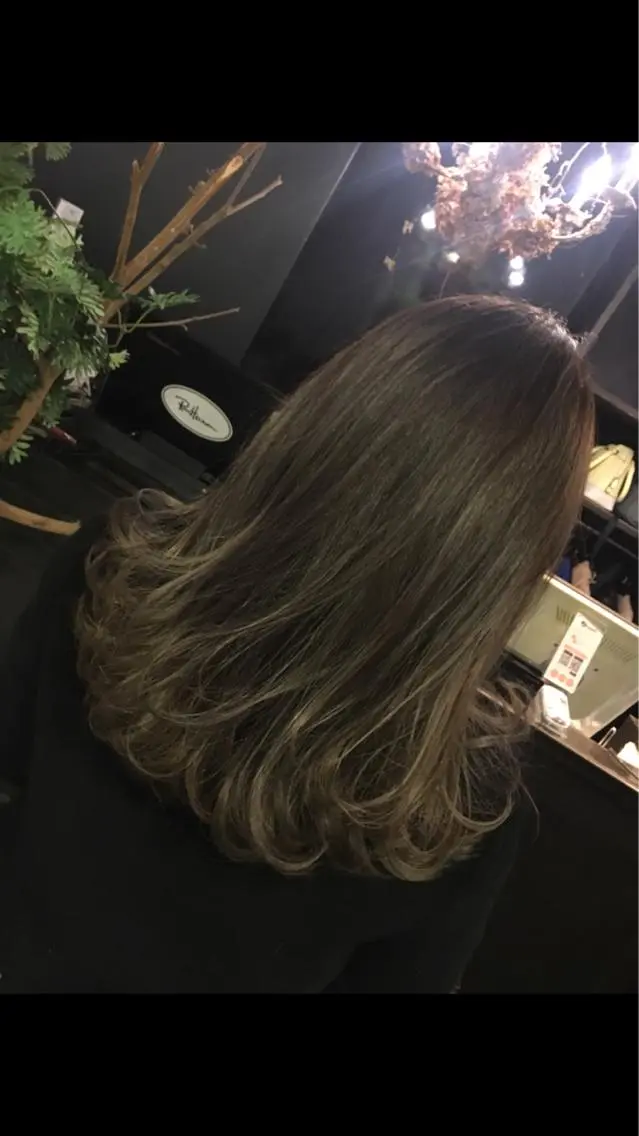 ミディアム カラー ハイライトカラー ハイライト 吉本 yoshimotoのヘアスタイル