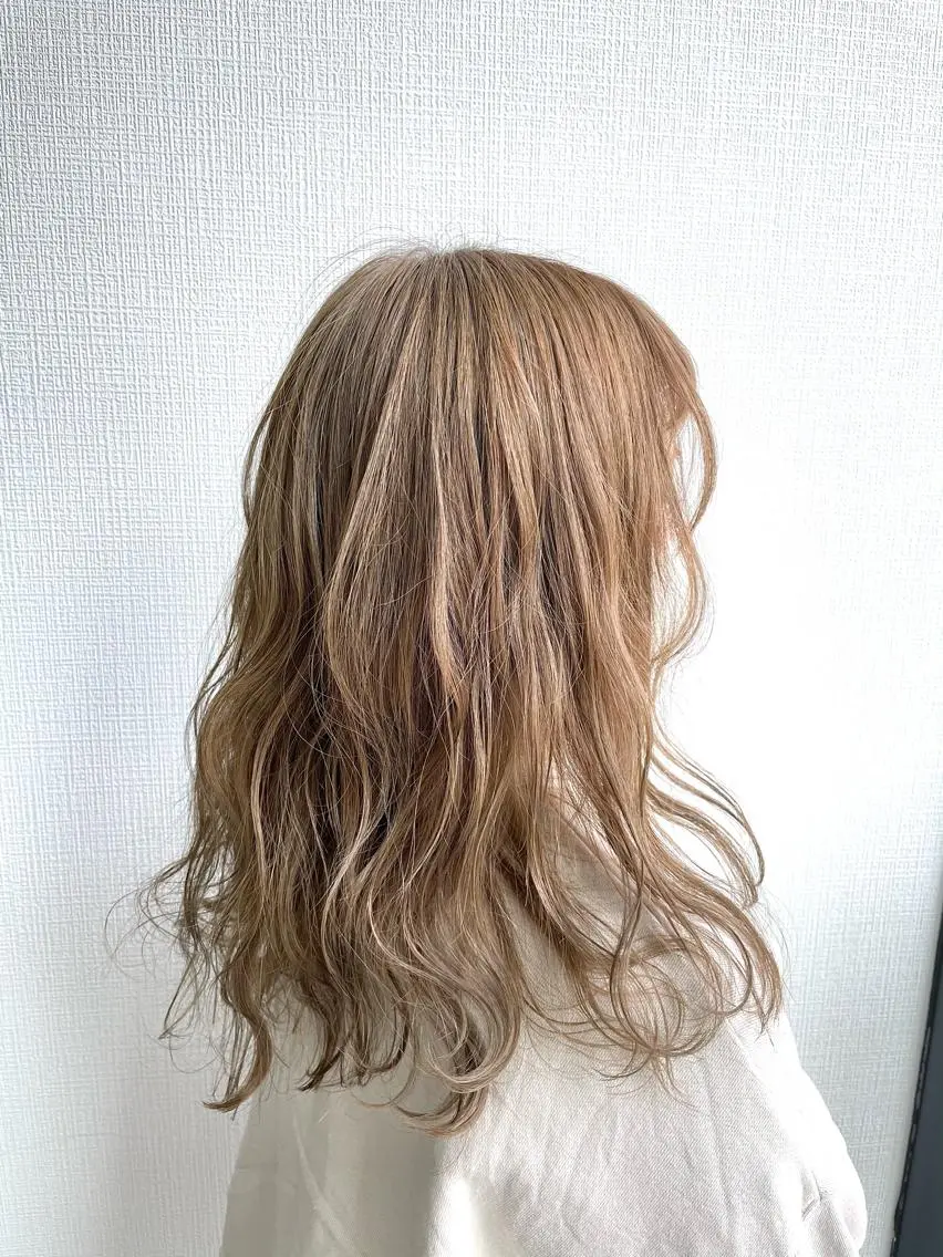 ロング カラー ベージュカラー RAIA💎ケア ブリーチ&パーマ💎のヘアスタイル