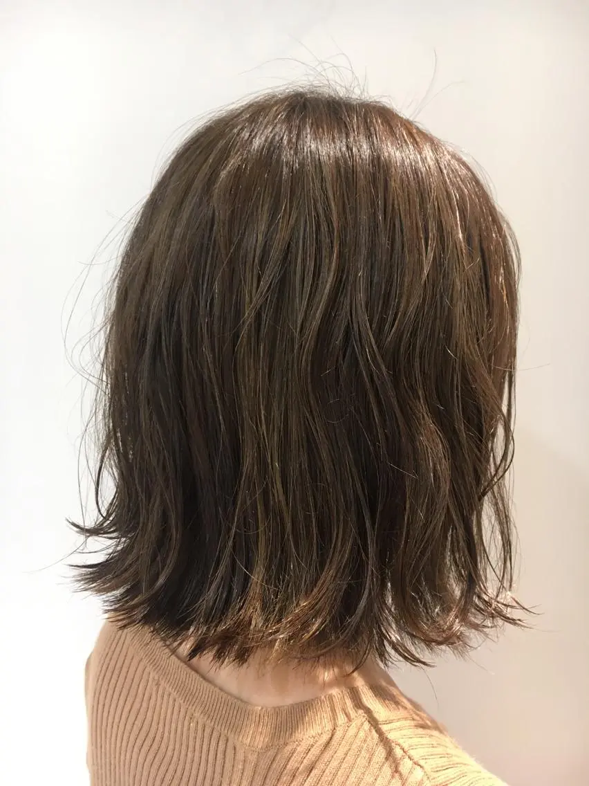 ミディアム アッシュ 江原 彩華のヘアスタイル