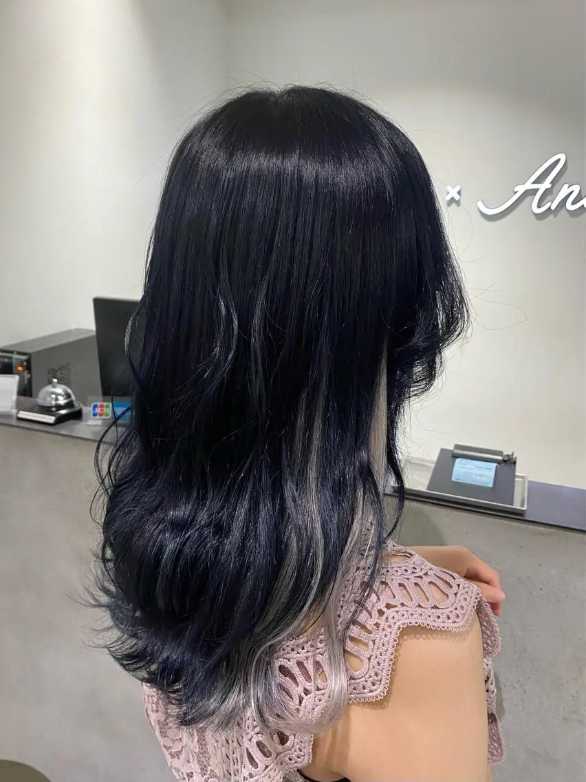 セミロング カラー 黒髪 ブルーカラー ブルーブラック シルバー エクステ aki♡ 大人上品ヘアのヘアスタイル