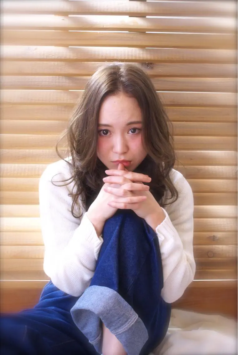 セミロング カラー パーマ シンプル+αな デザインを 松崎陸のヘアスタイル