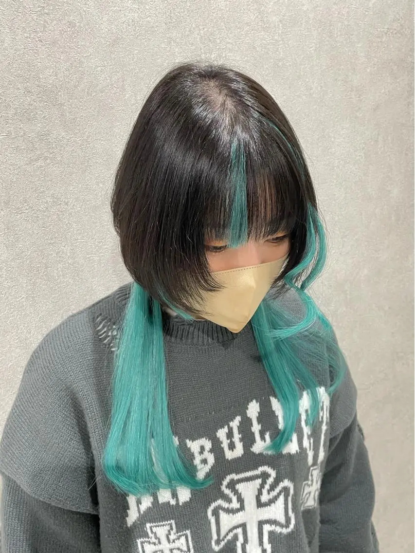 ショート カラー ヘアアレンジ 編み込みエクステ シールエクステ 黒髪 ダークシルバー インナーカラー カット Hiro ヒロのヘアスタイル