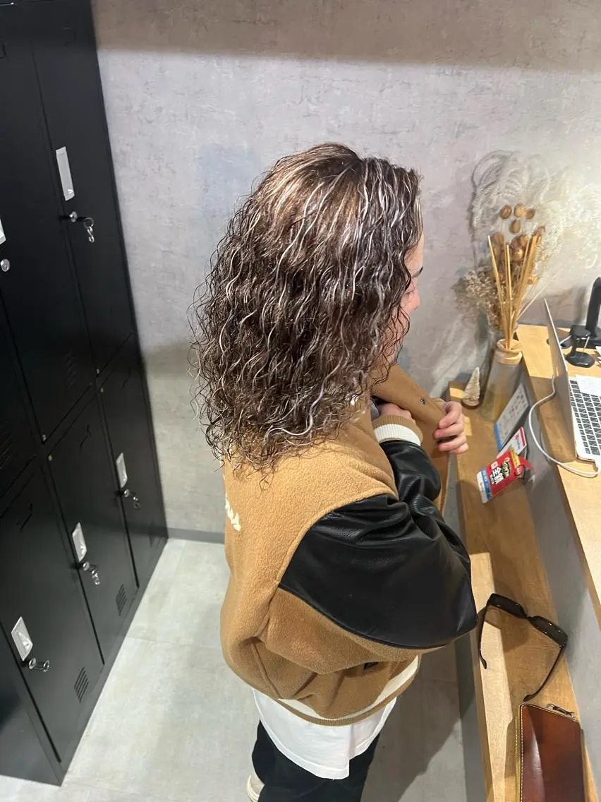 ミディアム カラー パーマ ヘアカラー パーマ特化美容師 佐藤壮流のヘアスタイル