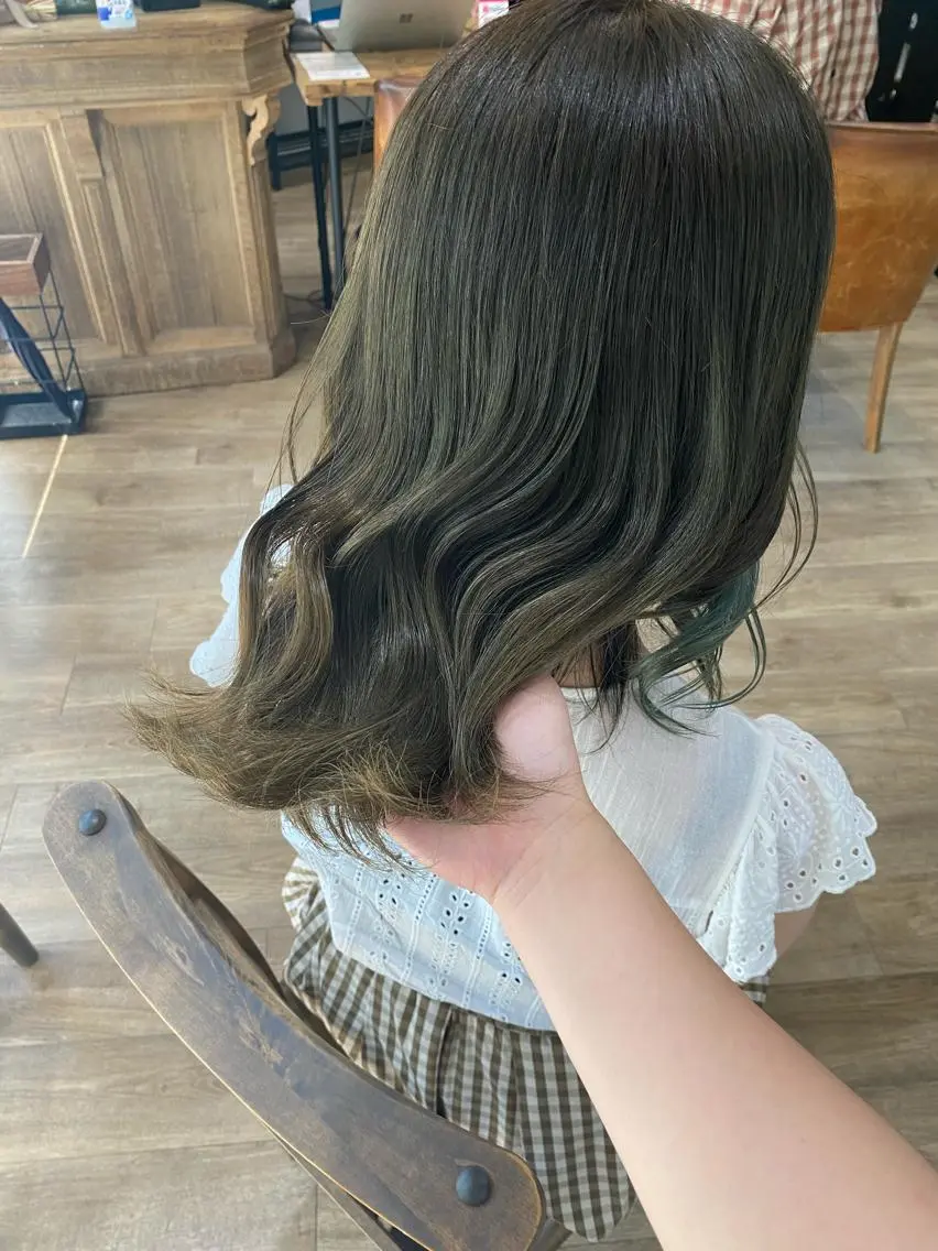 セミロング カラー otoha✳︎ くすみ艶カラーのヘアスタイル