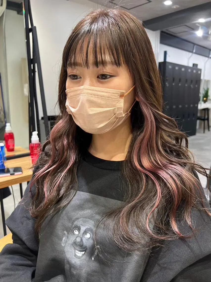 セミロング カラー パーマ ハイライトカラー ピンクカラー 顔周りカット ハイライト レイヤーカット AIRI🦋ブリーチ /レイヤー🦋のヘアスタイル