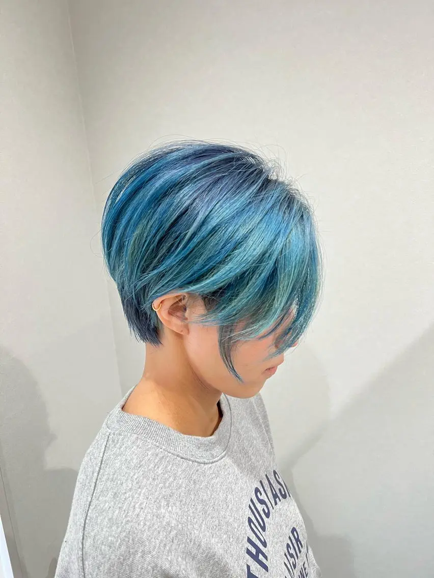 ショート カラー バレイヤージュ ブリーチ レイヤーカット ショートヘア 宮地 崇文のヘアスタイル