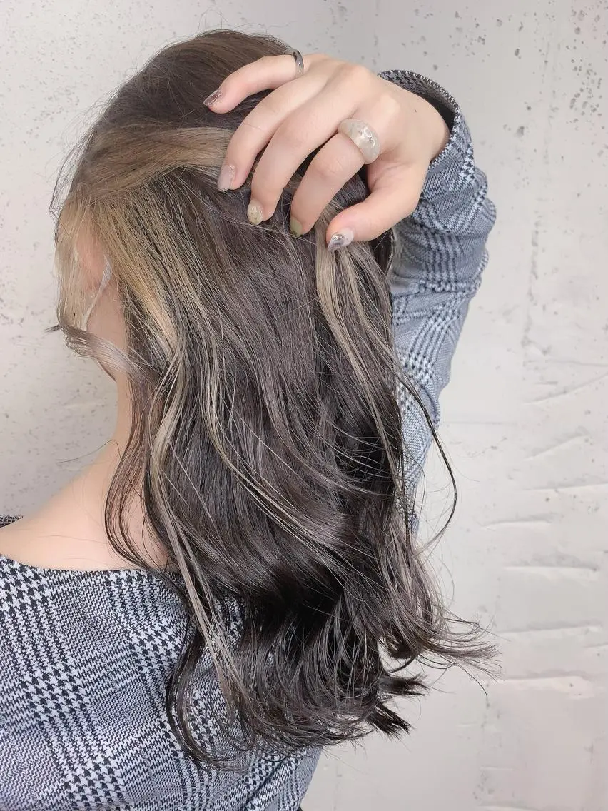 ロング カラー 透明感ハイトーン🦄 キラ🌈のヘアスタイル